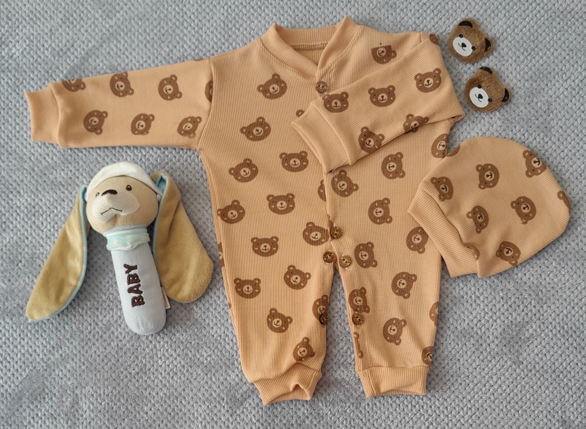 سرهمی تدی به همراه کلاه